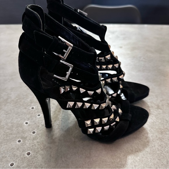 ZARA BLACK SUEDE STUDDED HEELS 🔥 - Picture 3 of 7
